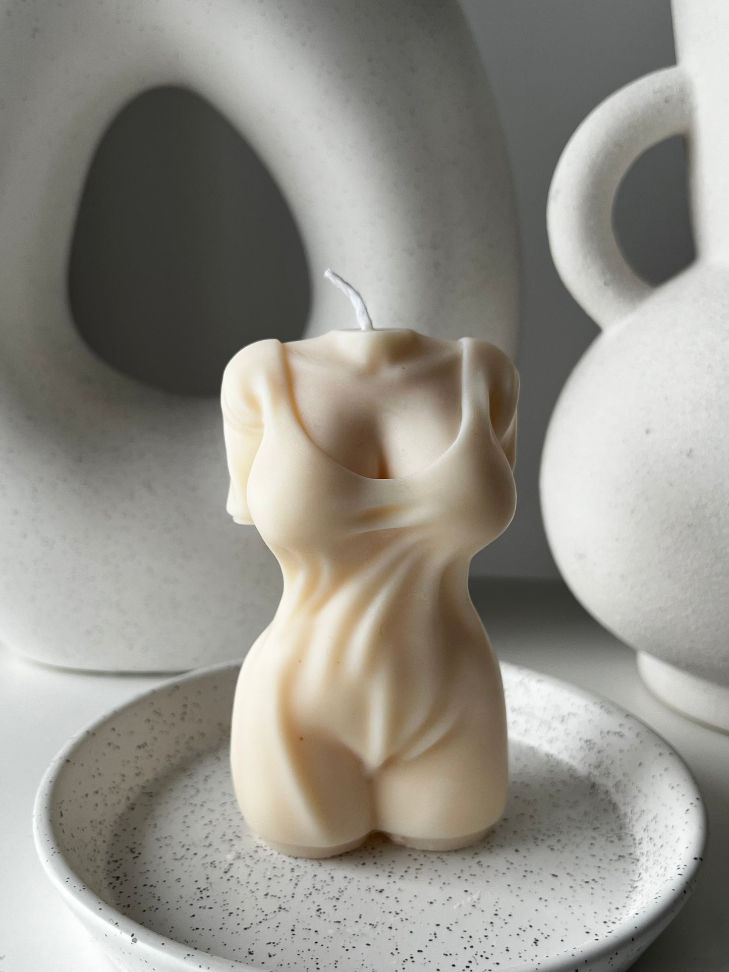 Ava mannequin candle