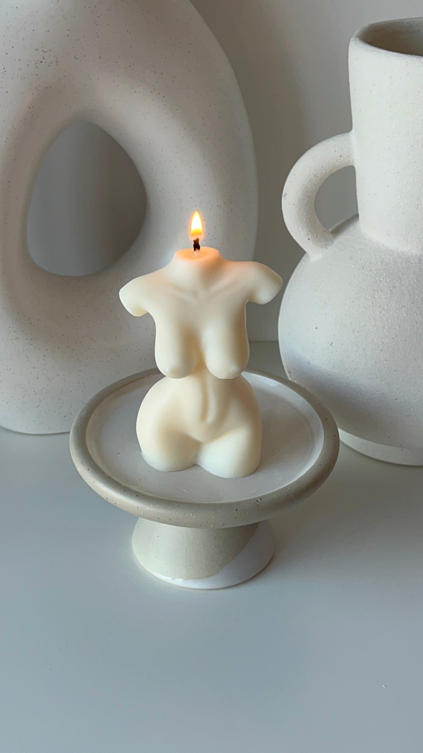 The Curve Body Candle in Small